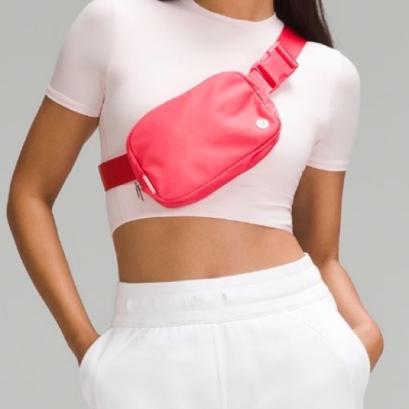 NWT Lululemon Everywhere Belt Bag 1L in Glaze Pink - Picture 2 of 9